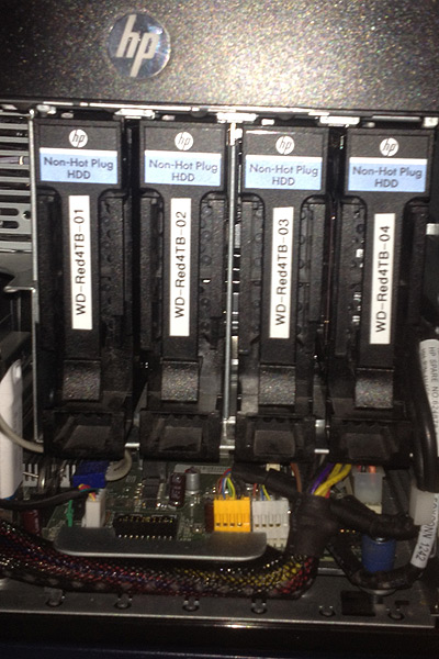HP ProLiant mit 4HDDs